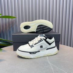 MA1-1 Classic Low Sneakers